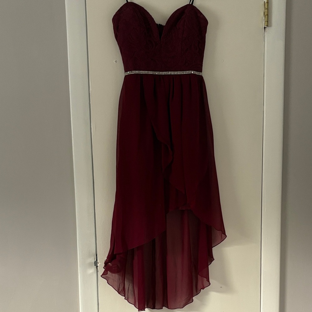 Elegant Burgundy Strapless Dress